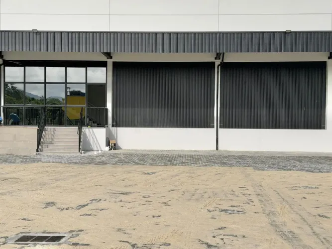 Galpão disponível para locação com aprox. 825 m2 no bairro Itoupava Central, em