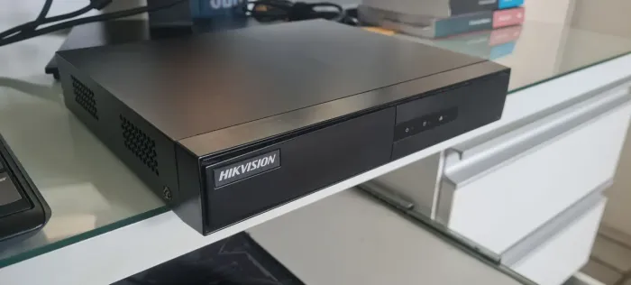 DVD Hikvision 4 canais + HD 500GB + 3 câmeras Hikvision 720p