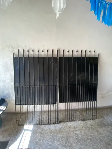 Portão e grades de ferro usados