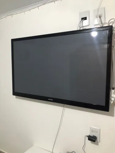 TV Samsung 43" para Peças ou Conserto - Não Liga