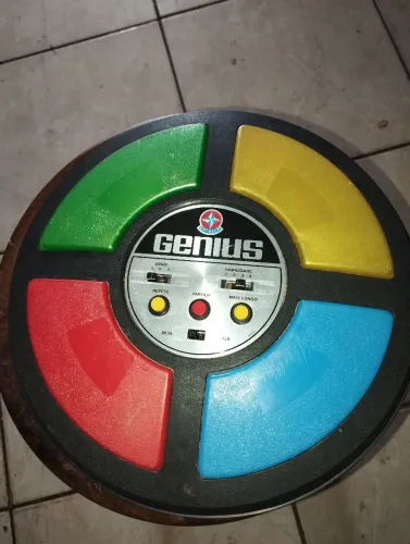 Jogo antigo de memória Genius anos 80.