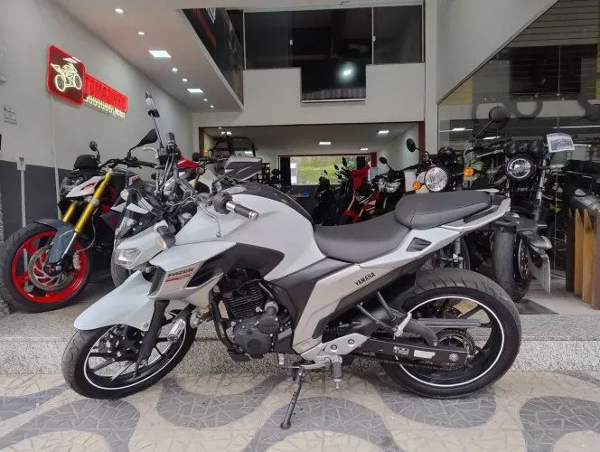 Yamaha/Fz25 Fazer ABS, 2018/2019, troco por moto.