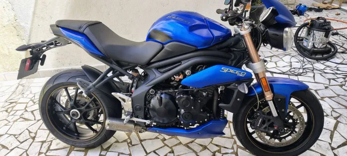 TRIUMPH SPEED TRIPLE