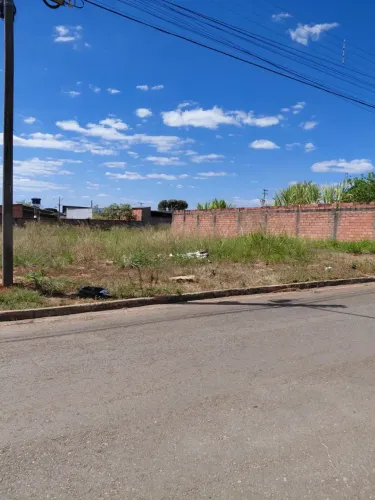 LOTE COM ÁREA DE 462.23 MT NO BAIRRO CARDOSO.