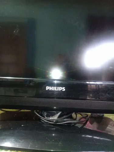 Duas Tvs para retirada de peças 