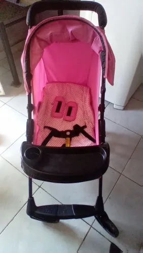 Carrinho de bebê Rosa semi-novo,usado poucas vezes