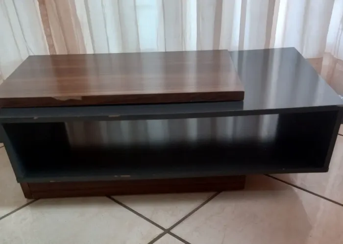 Vendo essa mesa de centro.