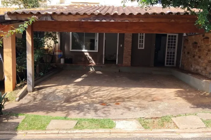 CASA EM CONDOMINIO PARA LOCAÇÃO