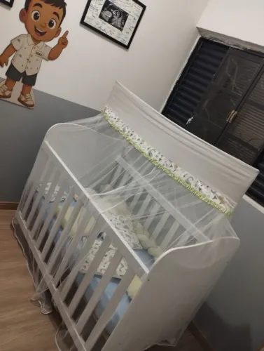 Berço branco em MDF