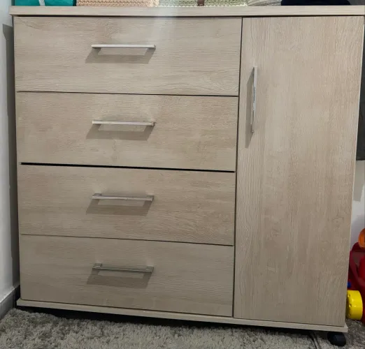 Cômoda semi nova