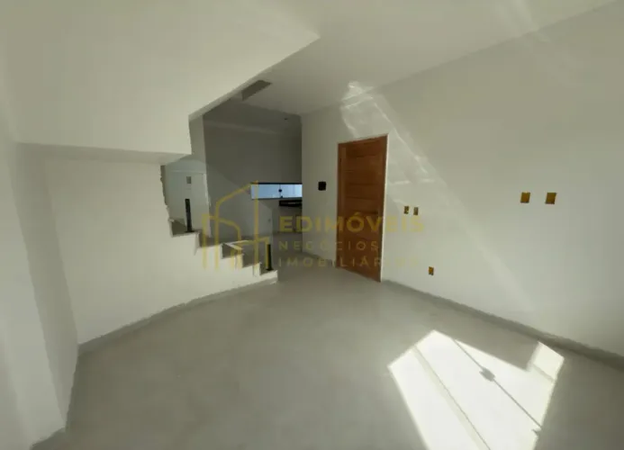 Linda casa duplex em Jardim Atlântico, a apenas uma quadra da praia!