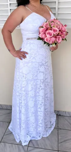 Vestido de noiva civil ou religioso renda com decote em V