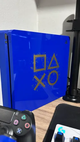 Ps4 slim edição Days of play