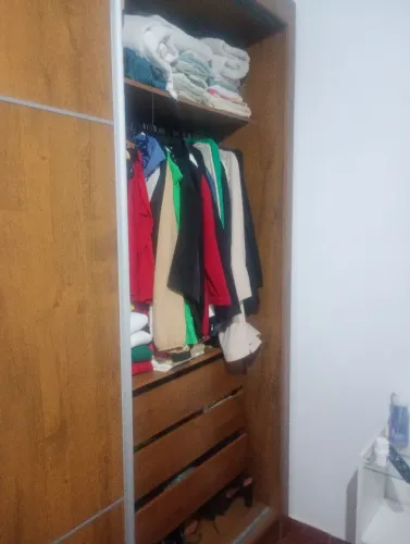 Vendo guarda roupa conservado 