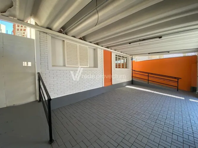 Casa / Salão comercial à venda no Parque Industrial.
