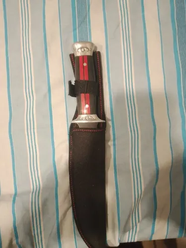 Faca Punhal Vermelho e Preto