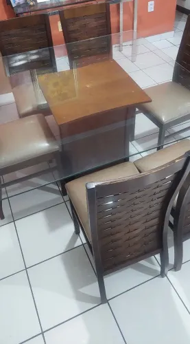 Mesa de jantar com 6 cadeiras