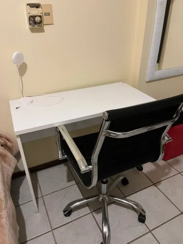 Mesa e cadeira de escritório