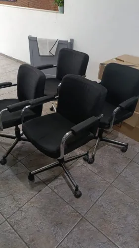 Cadeira Usada - Diretor. Tecido Preto.