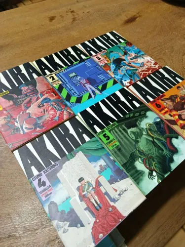Mangá japonês AKIRA, antigo