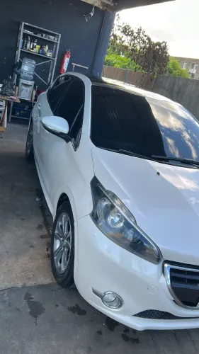 Peugeot 208 Griffe 1.6 Flex 16V 5P Aut. 2014