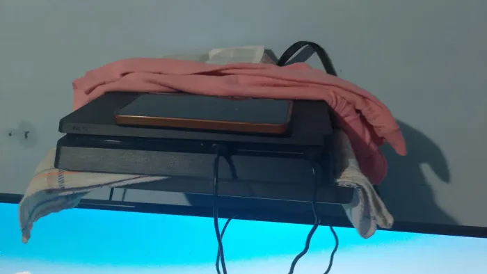 vendo um celular smartphone Motorola e um ps4 slim