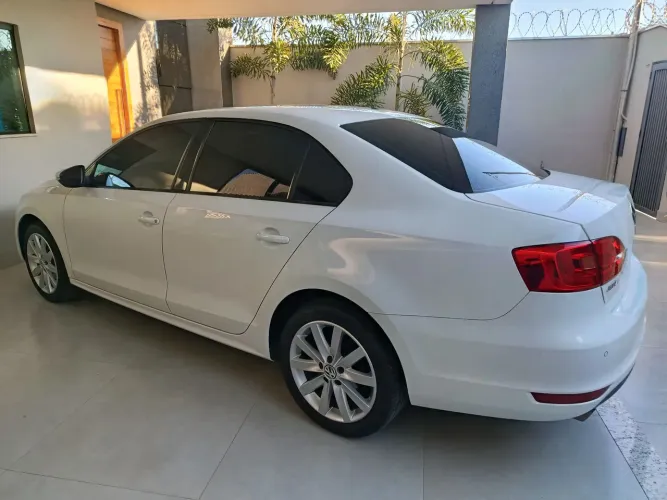 Volkswagen Jetta Comfortline 2.0 T.flex 8V 4P Tipt. 2014