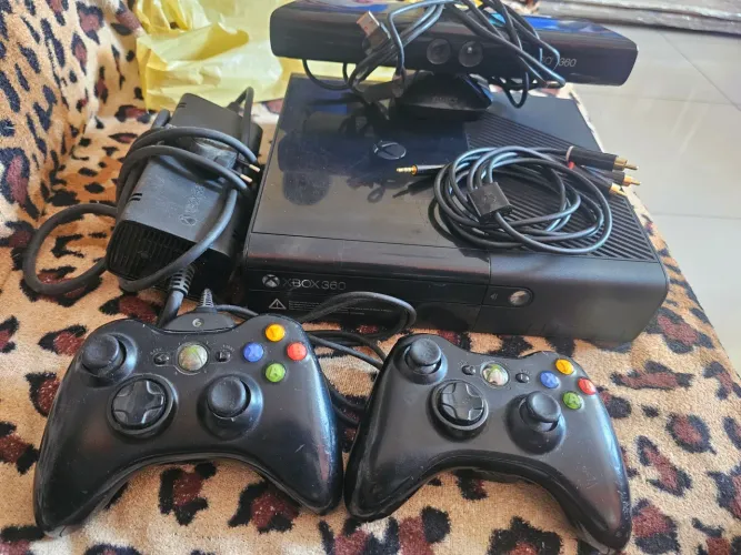 Xbox 360 slim completo desbloqueado.