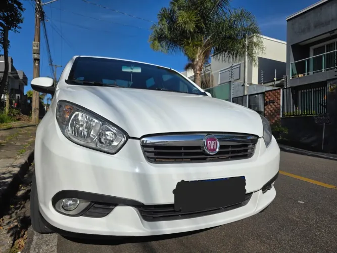 Fiat Grand Siena Essence Dual. 1.6 Flex 16V 2014