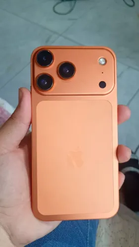 Vende-se IPHONE XR com a carcaça do 17 pro