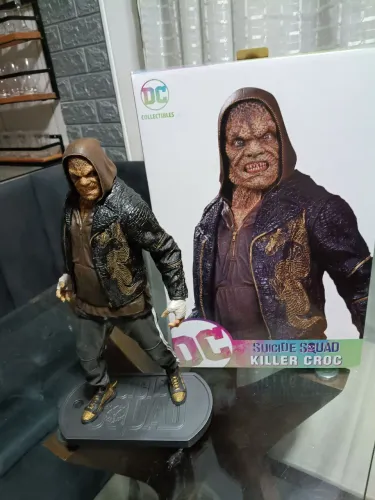 Estátua Killer Croc 1/6 Dc Collectibles (Usado)
