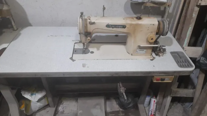 Máquina reta industrial
