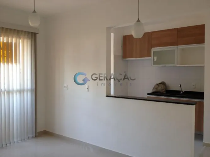 Apartamento para locação no condomínio Jacarandá com 2 quartos e 1 vaga de garagem - 60m²