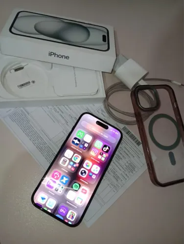Iphone 15/ 128G C Carregador