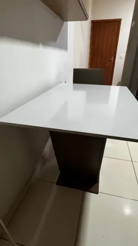 Mesa com 4 cadeiras