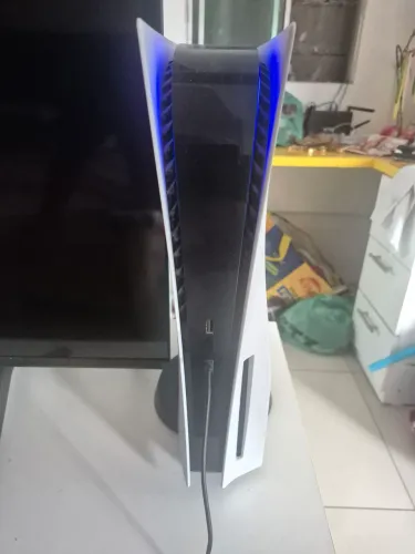 Vendo ps5 midia digital e midia fisica com 1 controle e 1 jogo