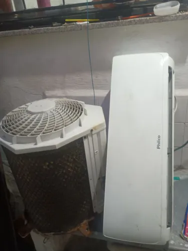 Ar-condicionado 9000 BTUs instalação e material incluso e com garantia de 3 meses