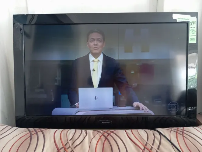 Vendo TV Panasonic 37 polegadas com funções smart modelo antigo