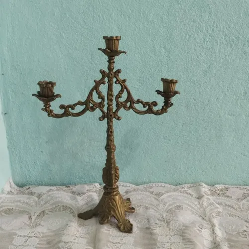 Candelabro antigo em bronze 