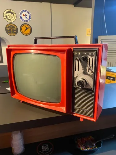 Tv Antiga Colorado Vermelha Portátil Vintage Retrô Anos 70