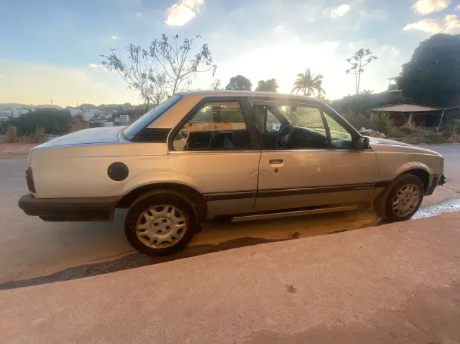 Chevrolet Monza Classic SE 2.0 /mpfi E EFI 2P E 4P 1985