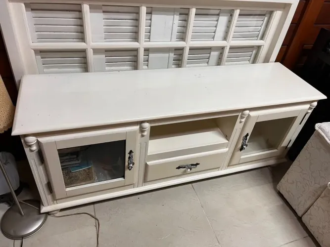 Rack de madeira branco