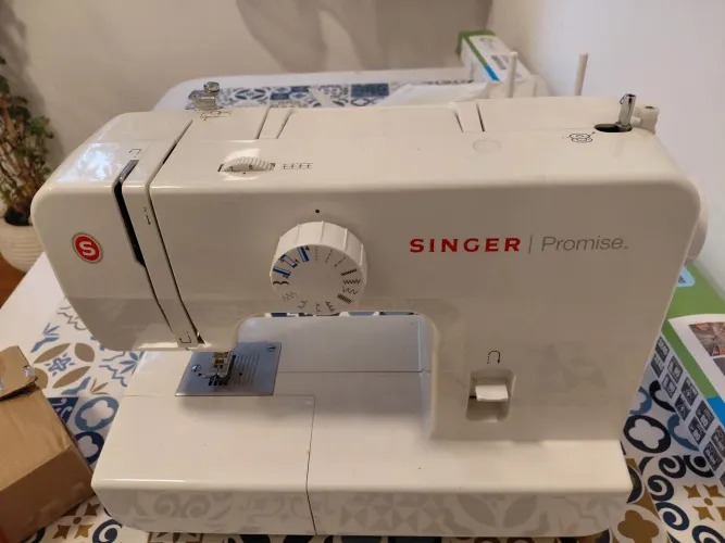 Máquina de Costura Singer Promise 1408 - 220V - Excelente Estado