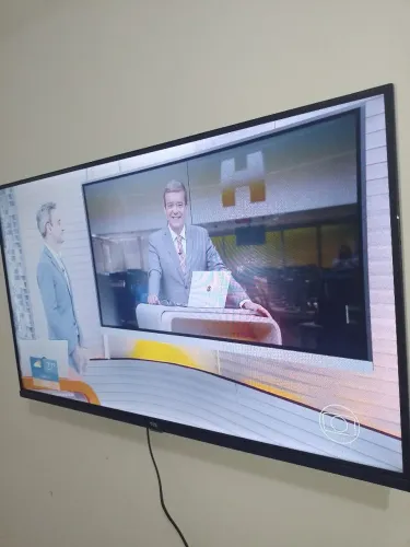 Vendo uma tv TCL 32;semi nova usada poucas vezes 