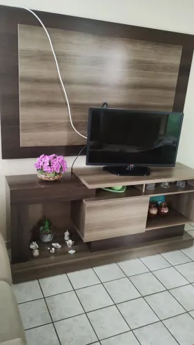 Vendo rack com painel, semi-novo.