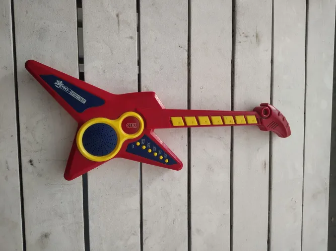 Guitarra eletrônica infantil Little Tikes Pop Tunes Big Rocker Guitar