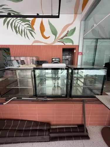 Vitrines Refrigeradas/Aquecidas + Grab and Go Refrigerado