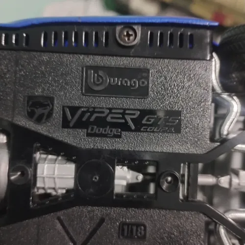 Carro de ferro Dodge Viper GTS 1/18 made in italy