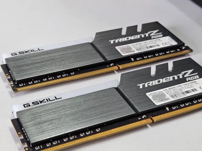 Memórias RAM GSKILL 16GB (8+8) 3600mhz DDR4 - TridentZ RGB