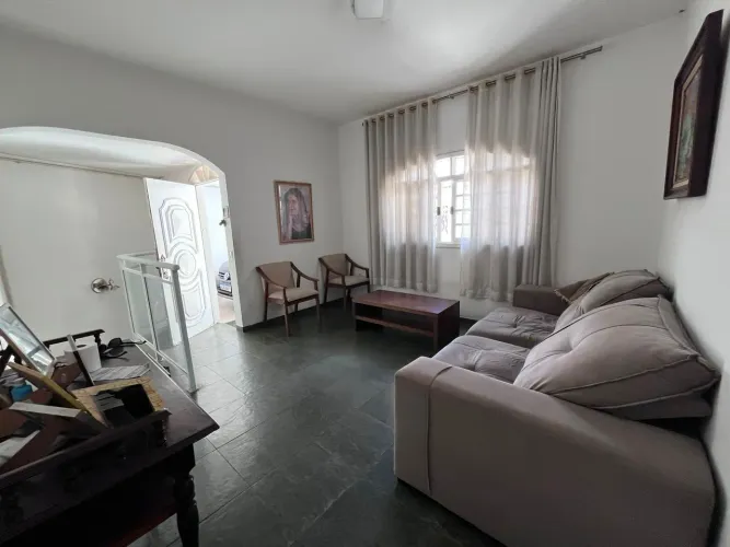 Casa Sobrado à Venda com 4 Dormitórios, sendo 1 Suíte no bairro Jardim Estádio V